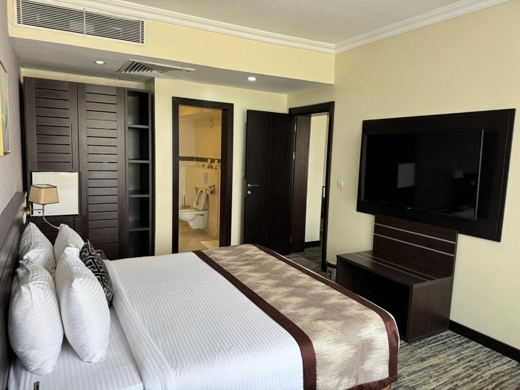Golden Tulip Ibadan Hotel Exterior photo