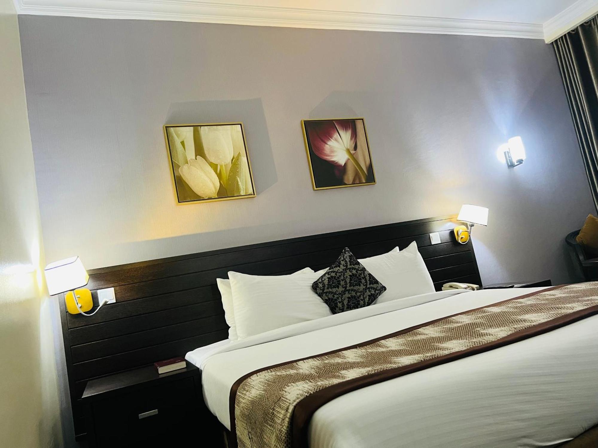 Golden Tulip Ibadan Hotel Exterior photo