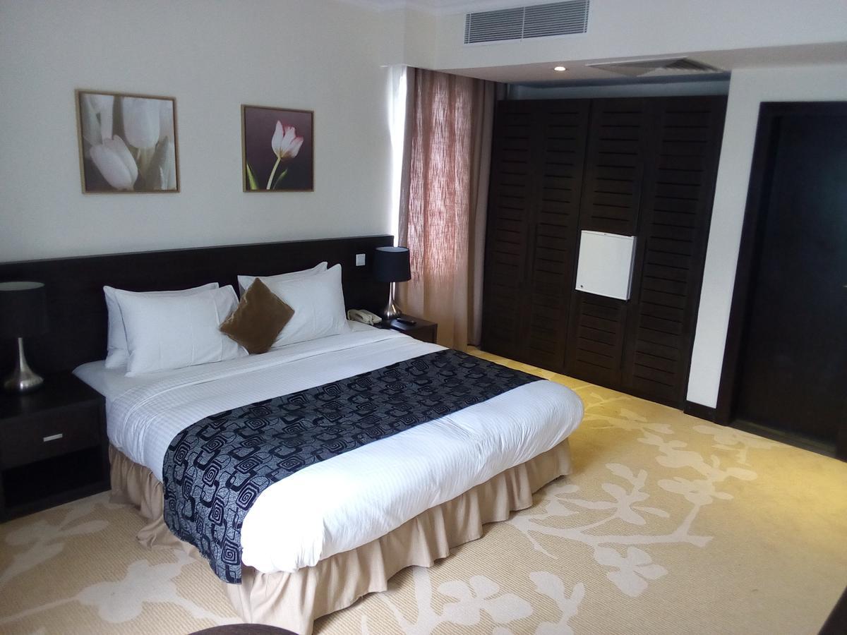 Golden Tulip Ibadan Hotel Exterior photo